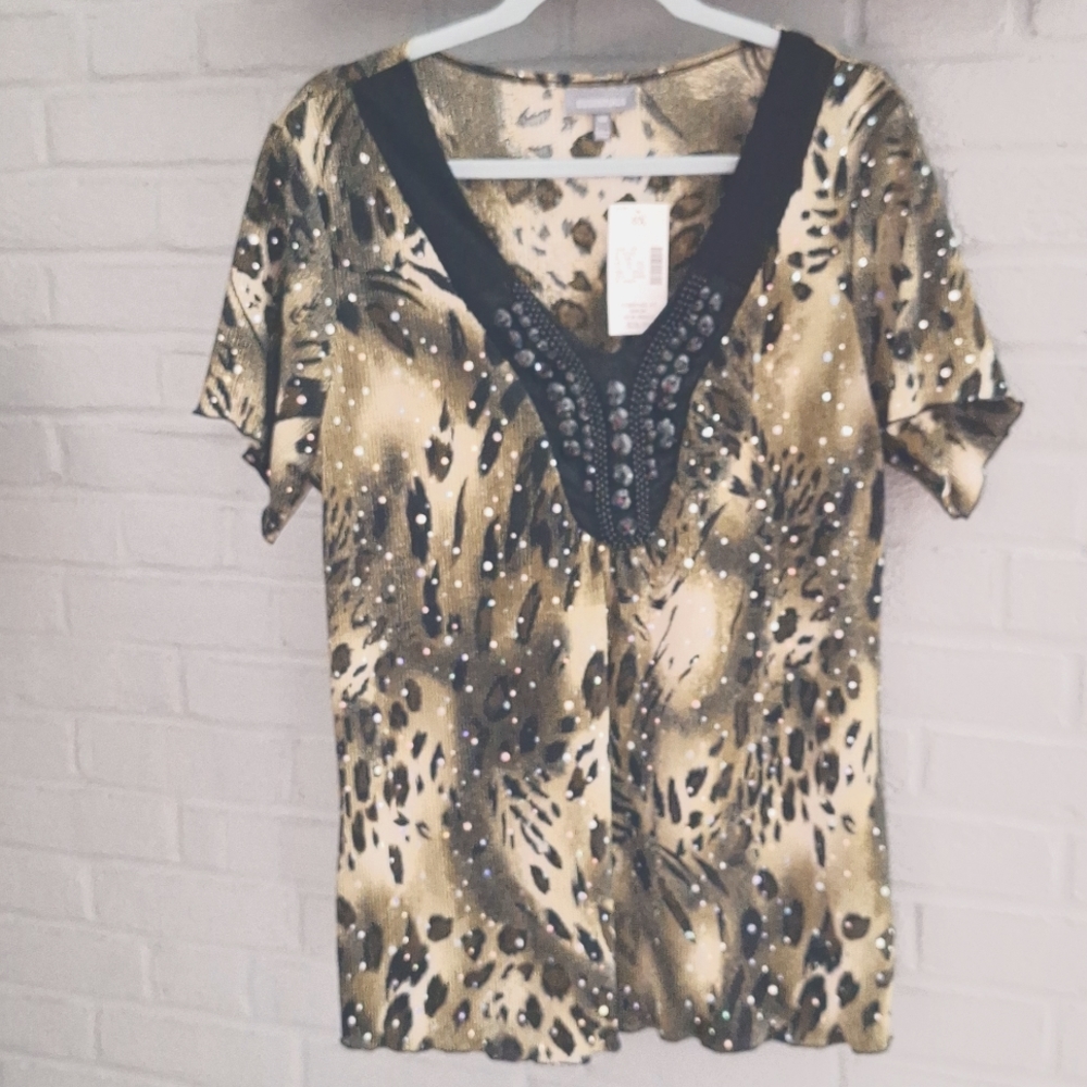 🐆 Essentials animal print lightweight shirt. Size 0X. New with tags.
